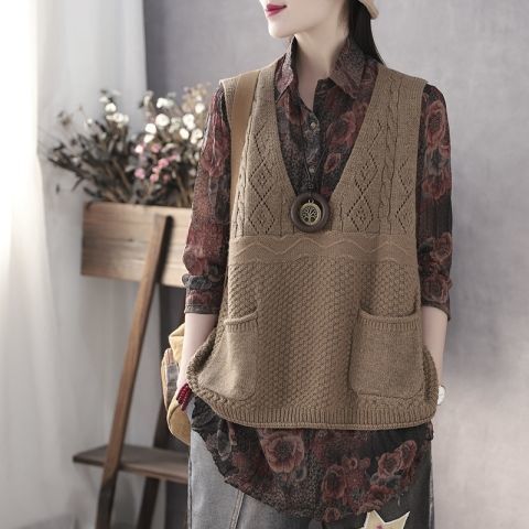 Women's Knitted Vest V-Neck with Pockets Elegant Design