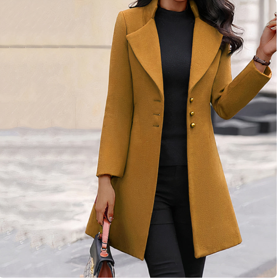 Elegant women's coat Tailored fit Lapel collar