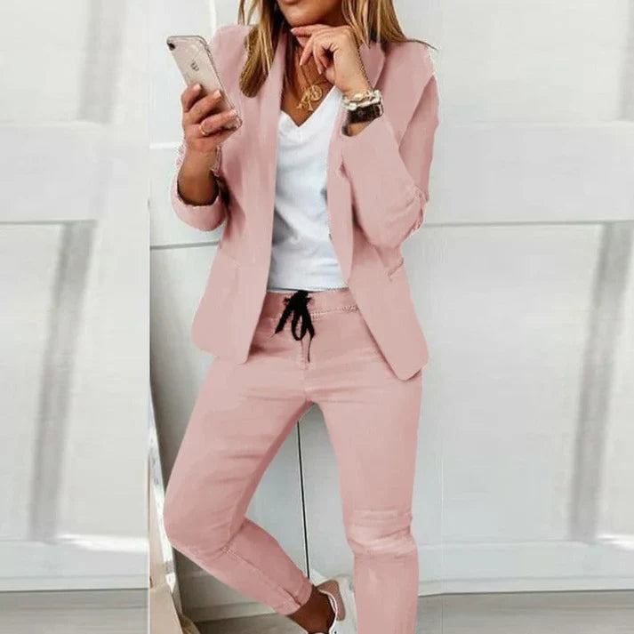 Elegant Women's Costume Modern Chic