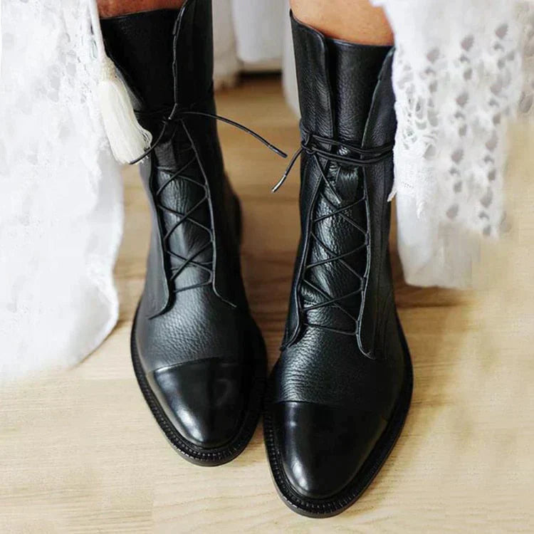 Stylish Heeled Boots with Vintage Design