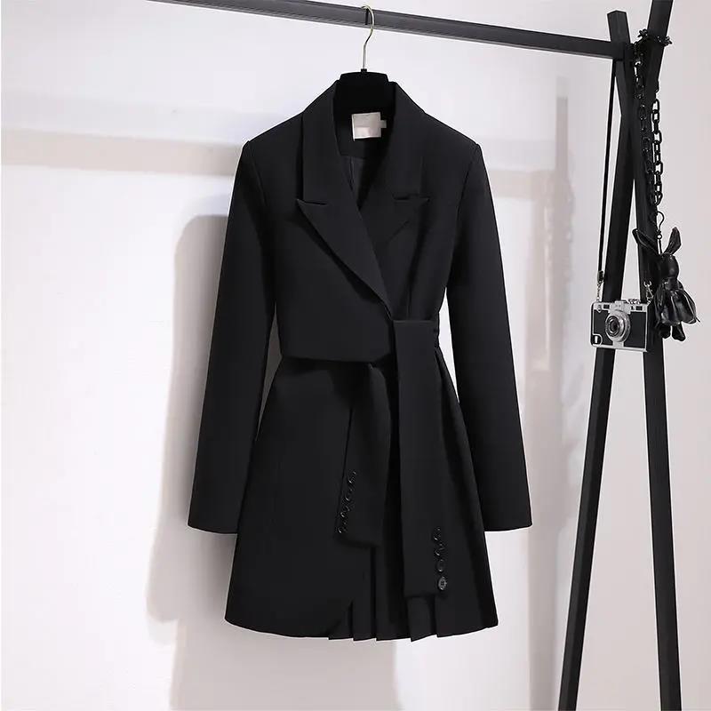 Stylish Ladies' Coat To Watch You Fade Away