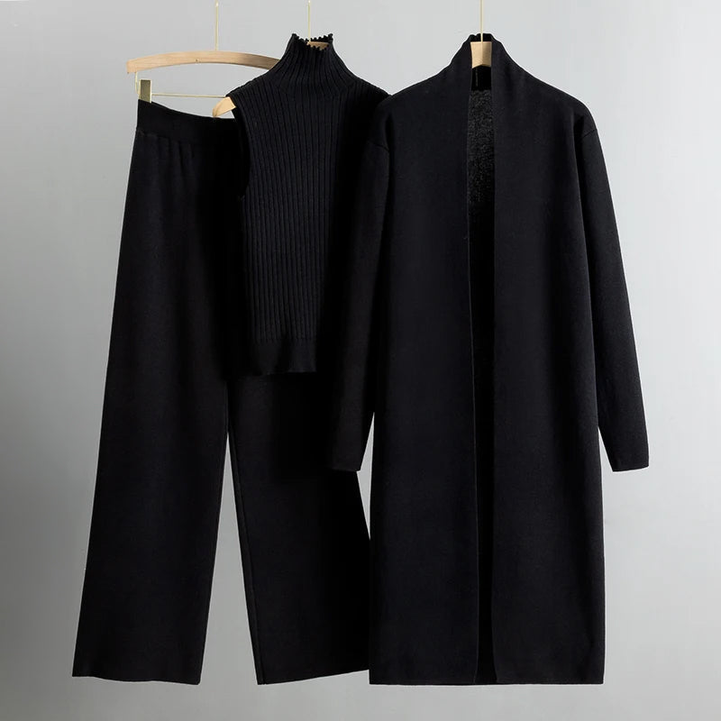 Elegant Women's Outfit with Long Coat and Skinny Pants