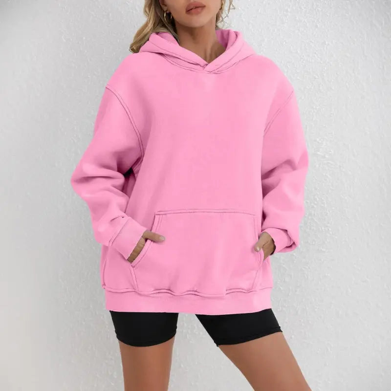 Fashionable hoodie with raglan sleeves and kangaroo pocket