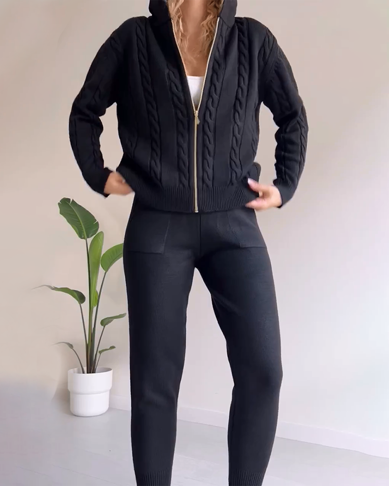 Stylish Cardigan Set with Twist Design and Casual Look