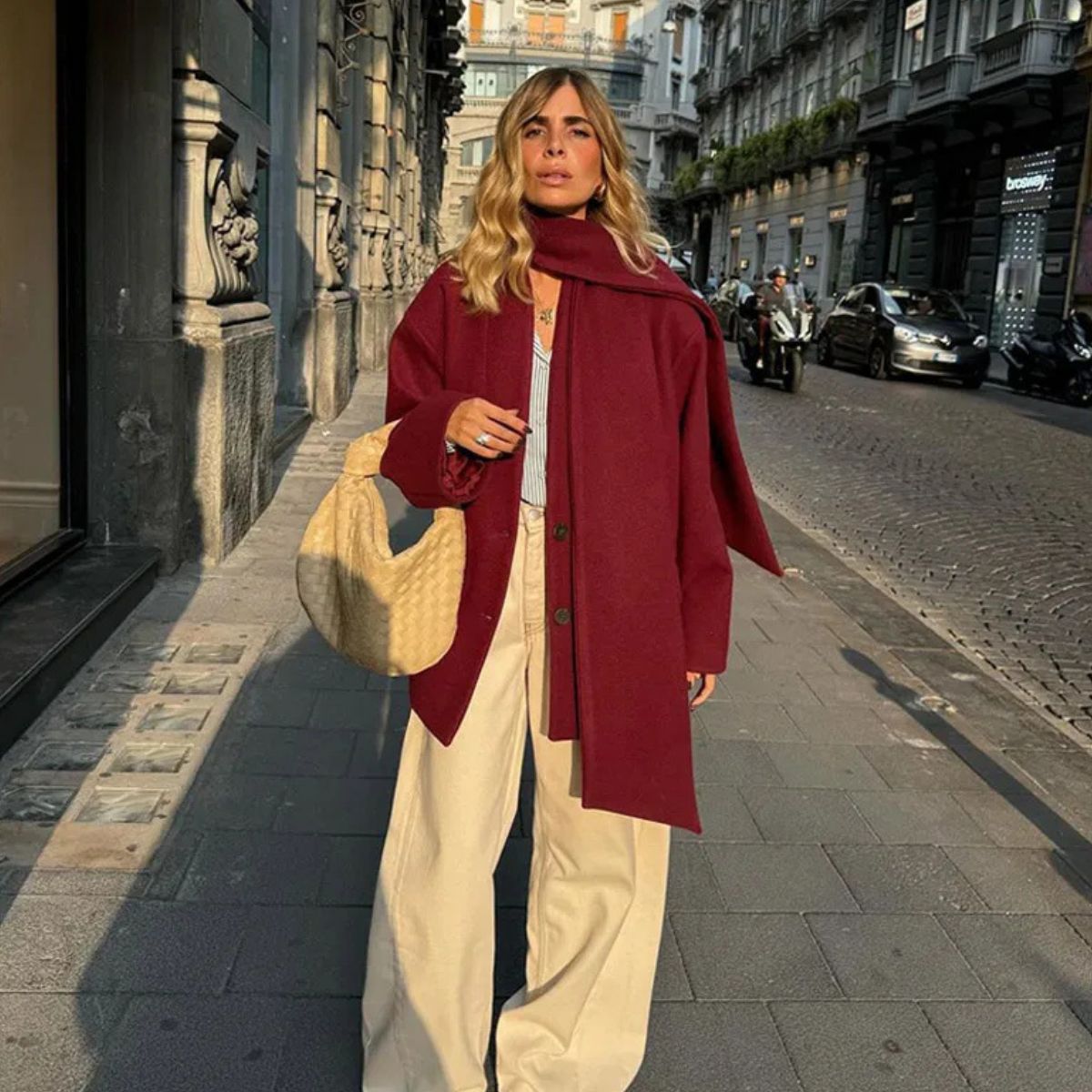 Stylischer Kurzmantel Bordeaux Rot - IdealeKleiden