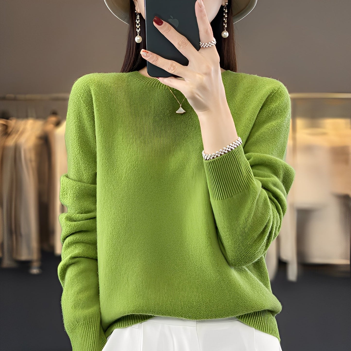 Stylish Women's Cashmere Sweater Elegance