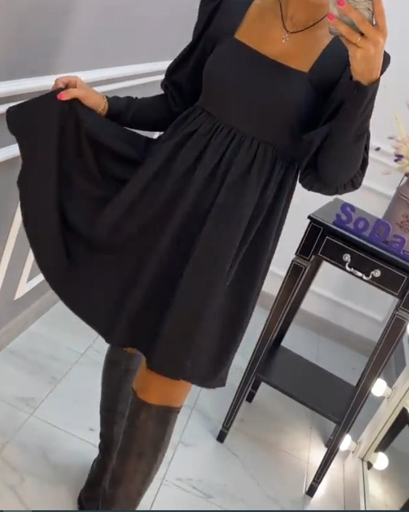 Fashionable A-line dress with square neckline