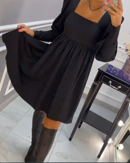 Fashionable A-line dress with square neckline