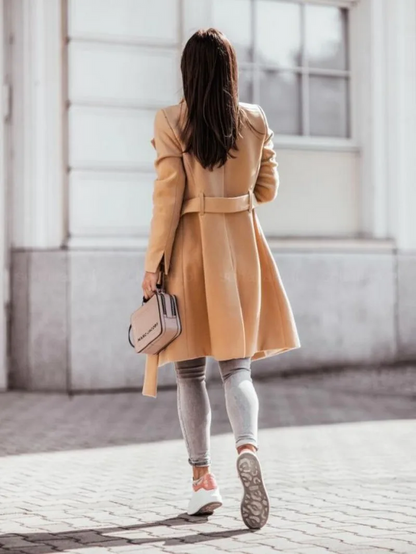 Stylischer Damen Trenchcoat Herbst Trend - IdealeKleiden