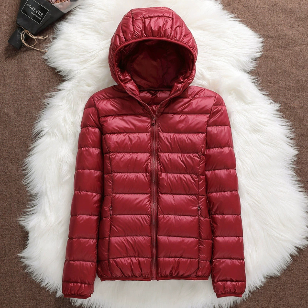 Stylische Rote Winterjacke Mit Kapuze - IdealeKleiden