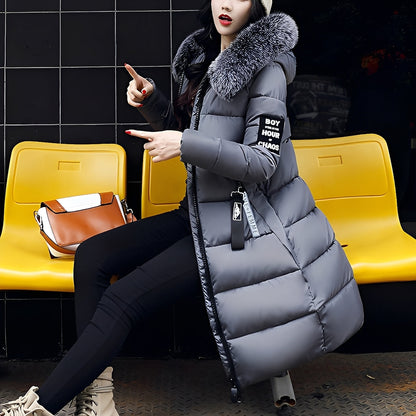 Stylish women's coat with fur trim