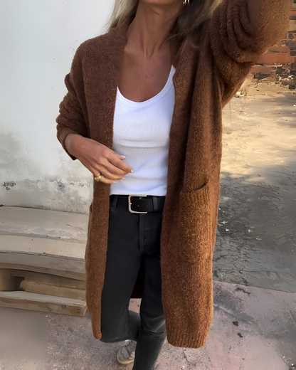Comfortable knit cardigan with pockets