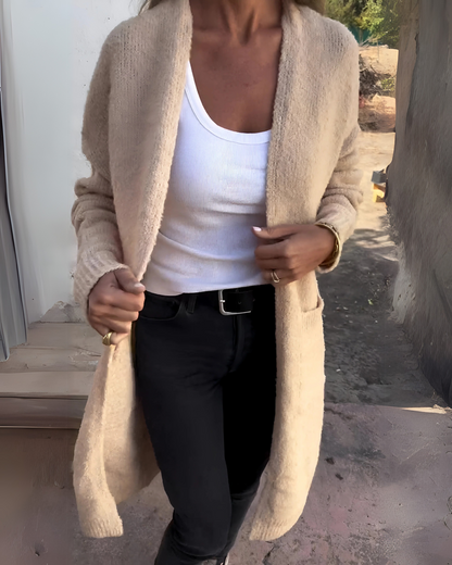 Comfortable knit cardigan with pockets
