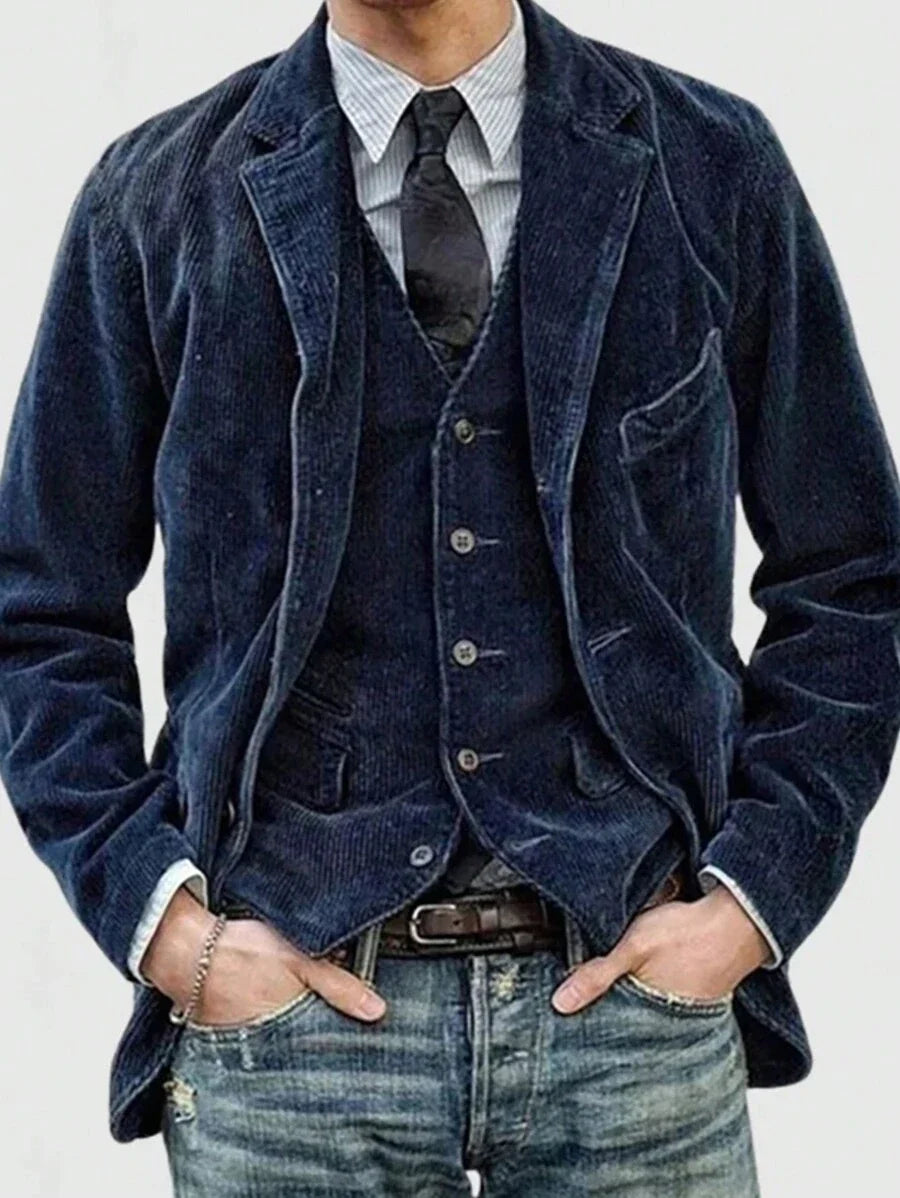 Practical outdoor jacket with many pockets