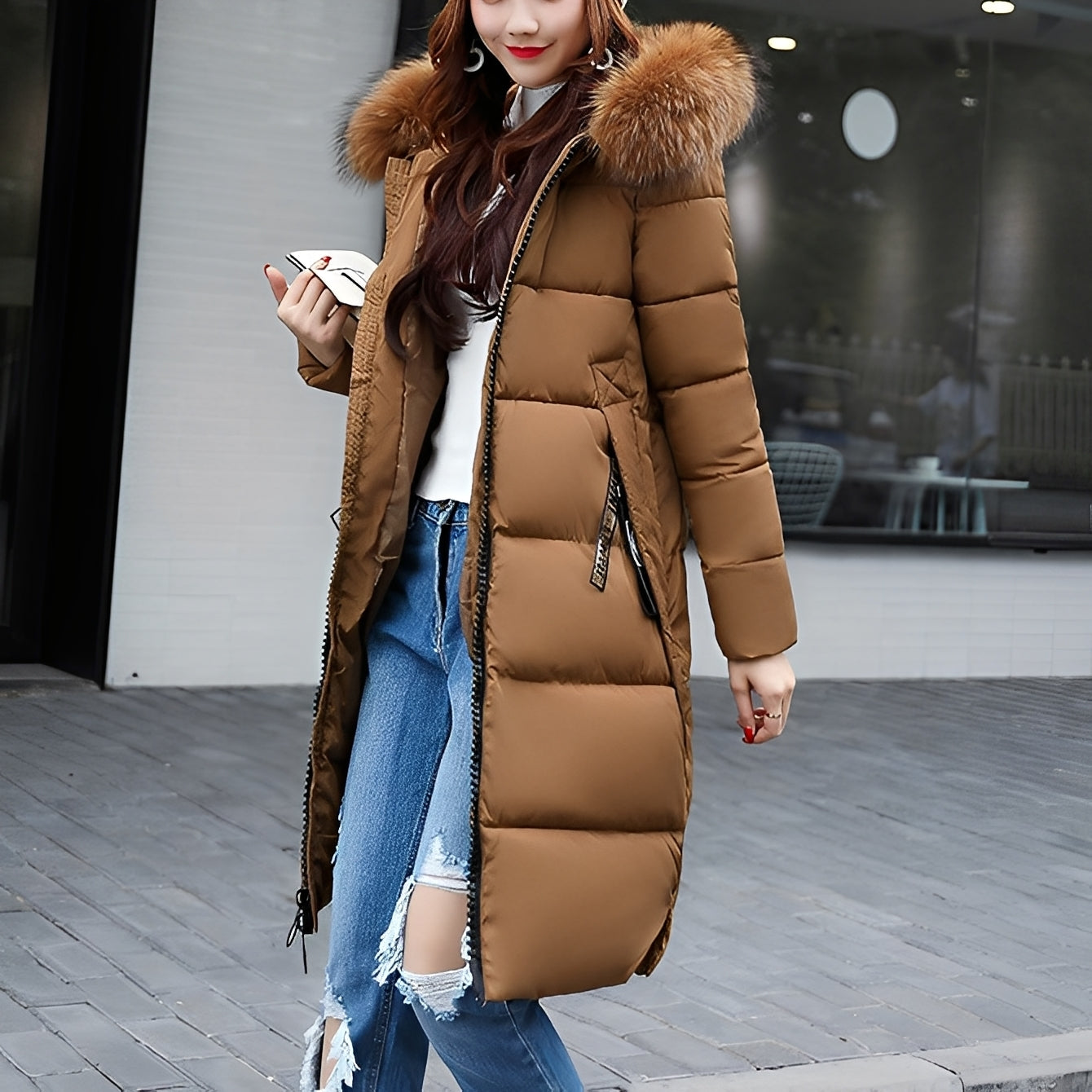 Stylish women's coat with fur trim