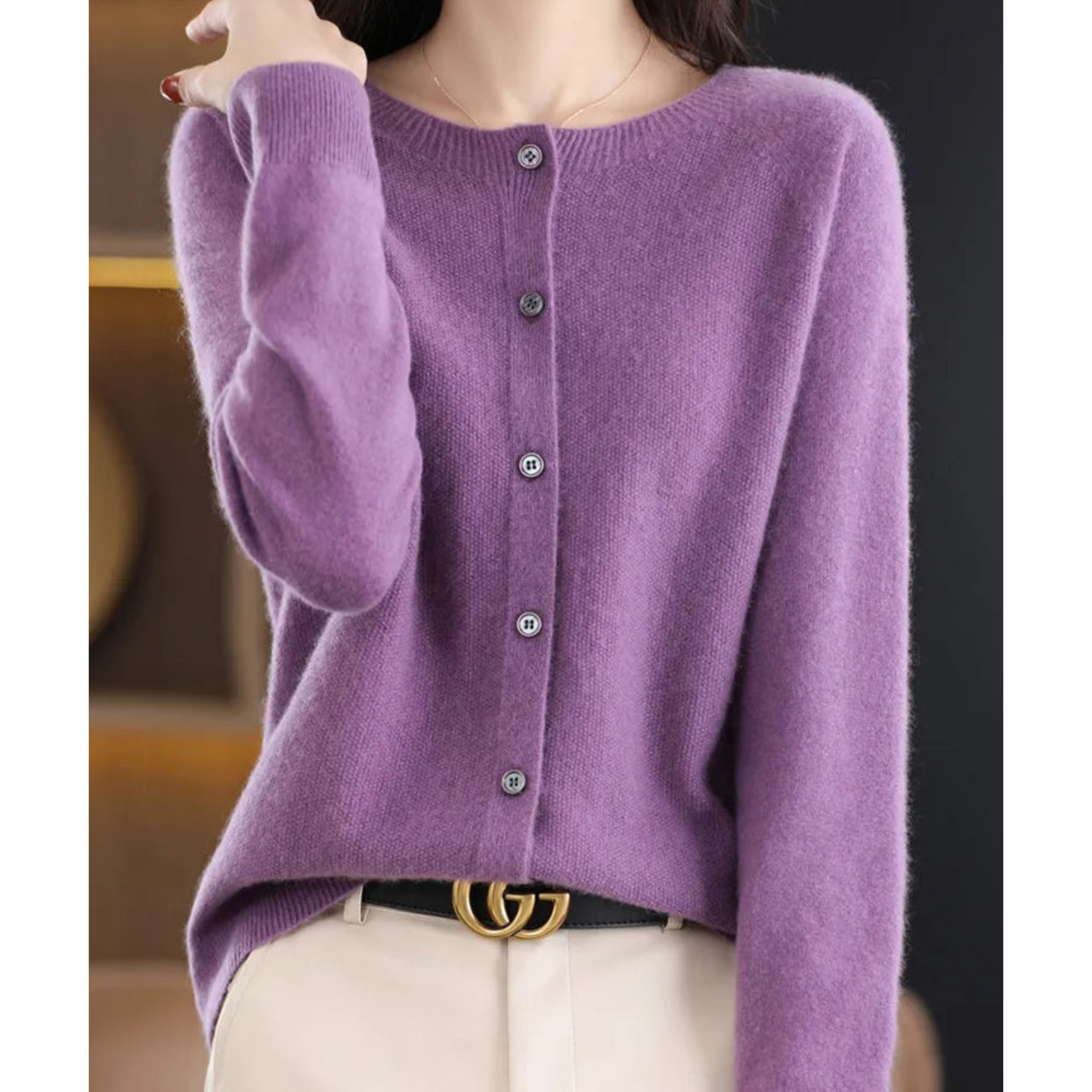 Stylish women's vest with a round-neck design