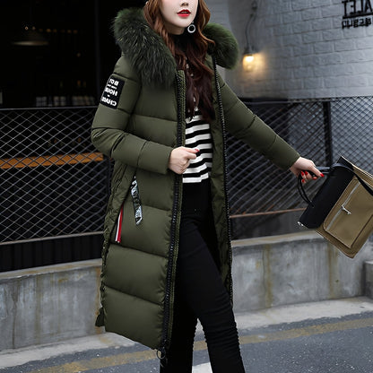 Stylish women's coat with fur trim
