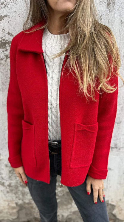 Practical women's jacket with zipper