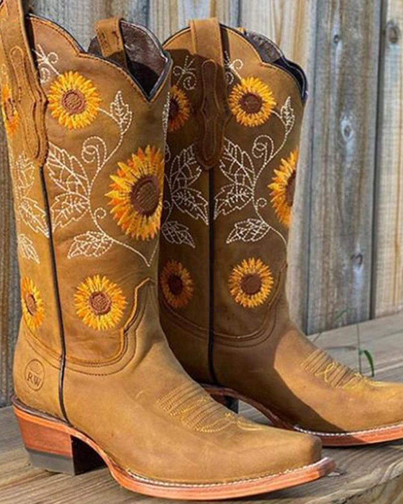 Summer boots floral pattern