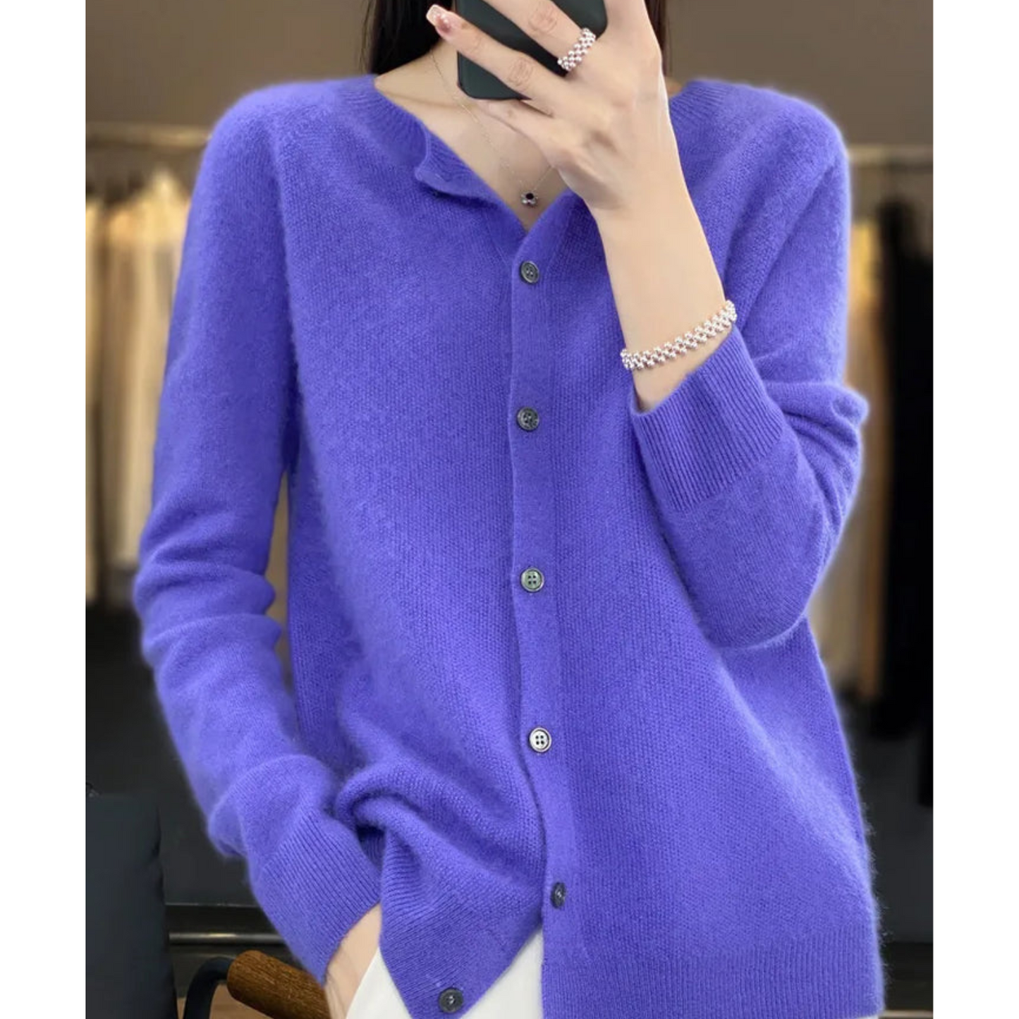 Stylish women's vest with a round-neck design