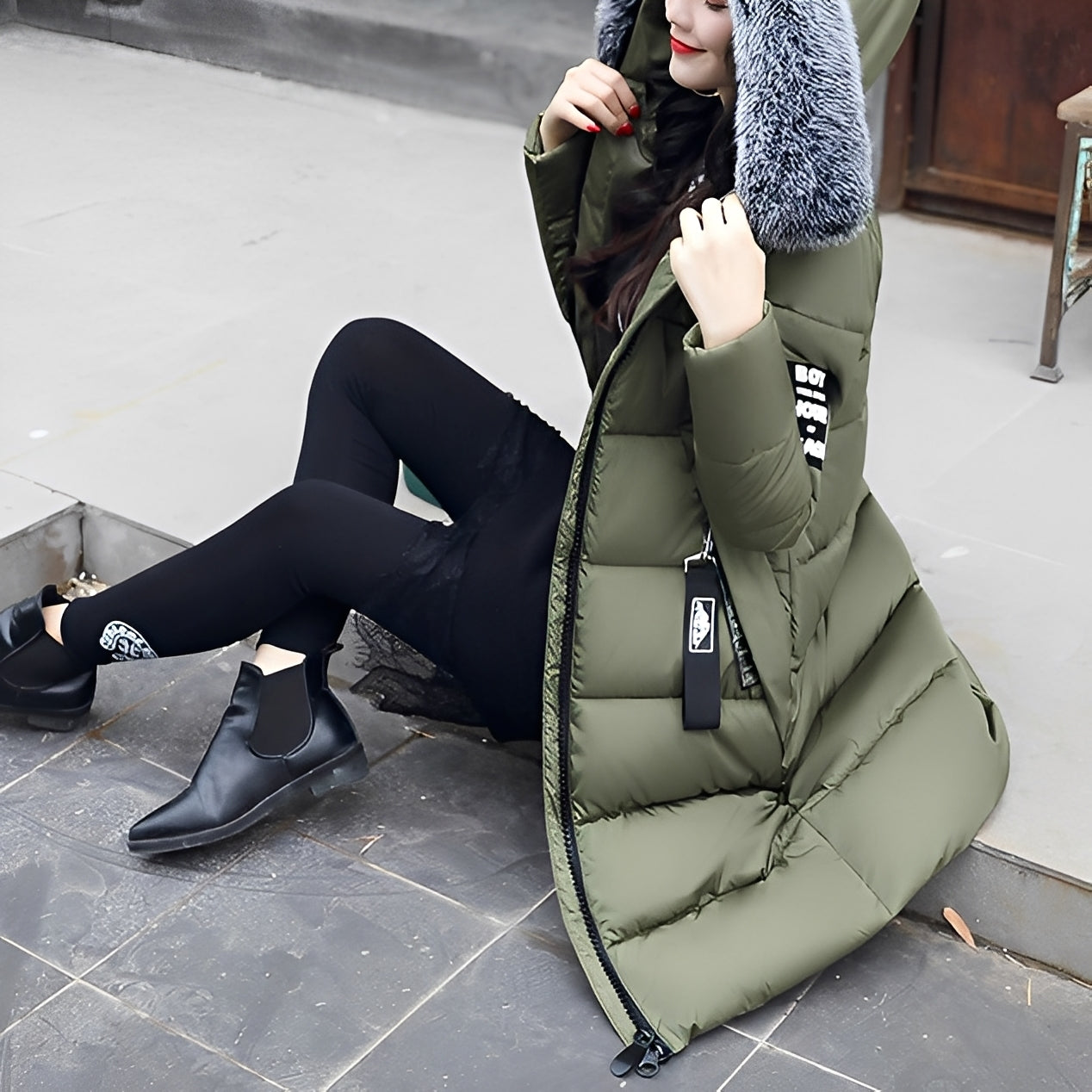 Stylish women's coat with fur trim