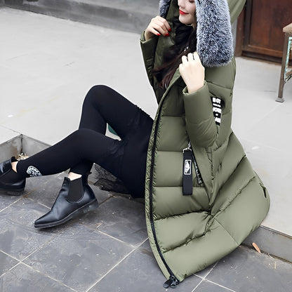 Stylish women's coat with fur trim