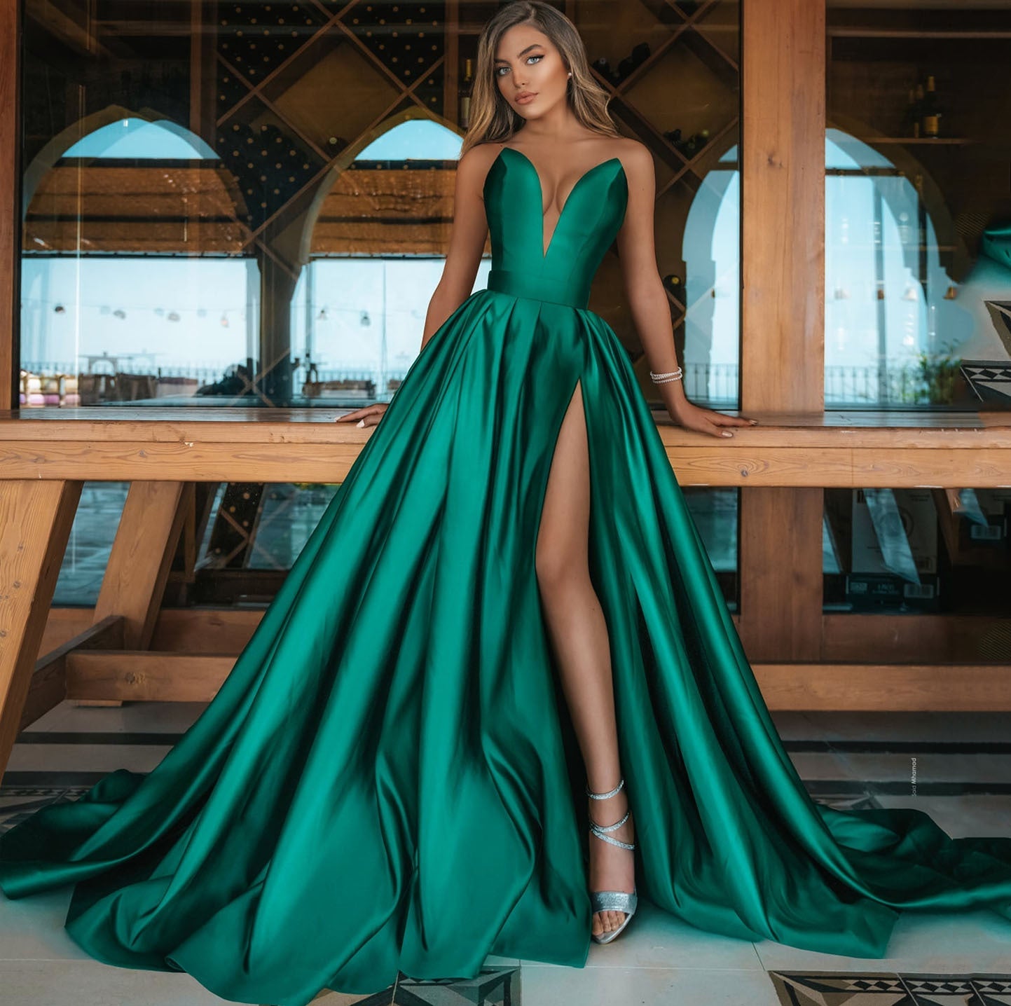 Women's Evening Dress Elegant V-Neck Train