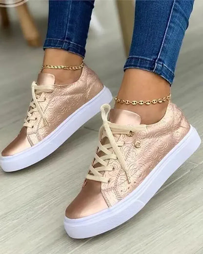 Schicke Sneaker Gold Accents - IdealeKleiden