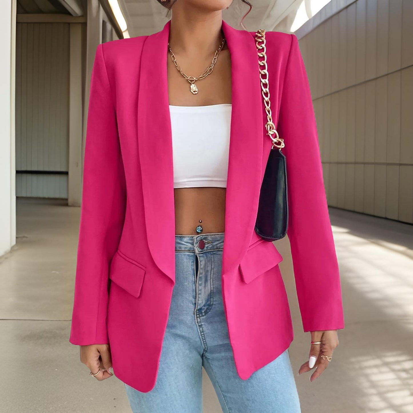 Fashionable women's blazer made of blended fabric