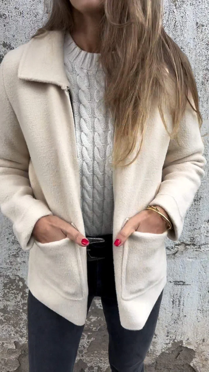 Practical women's jacket with zipper