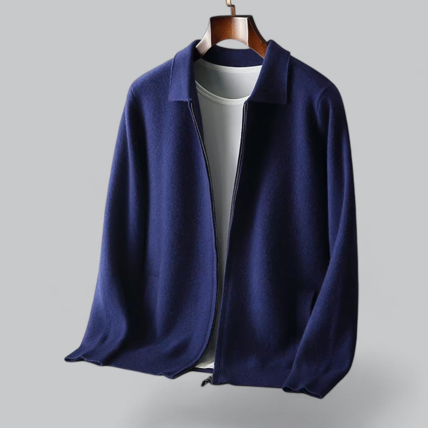 Practical men's jacket with zipper