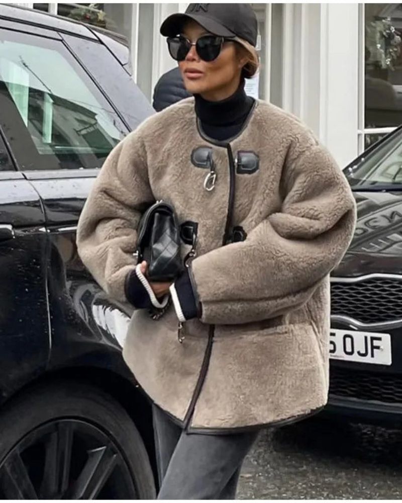 Elegant Women's Wool Coat Classic Style