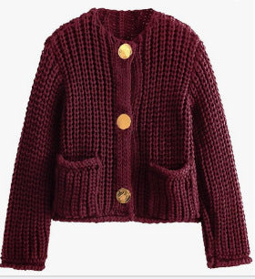 Stilvolle Damenstrickjacke mit Knöpfen und Taschen