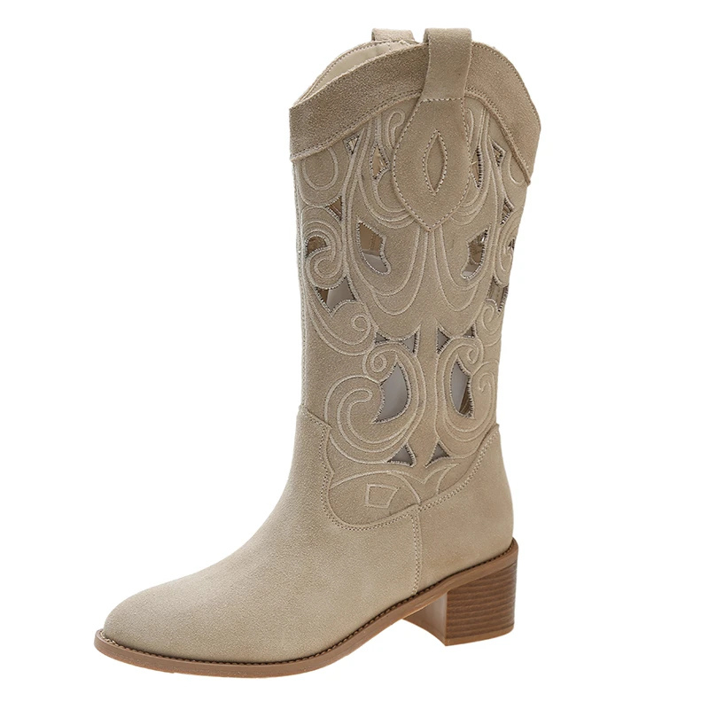Stylish Western boots made of suede with cutouts