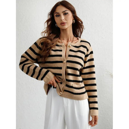 Cozy knitted cardigan with buttons and side pockets