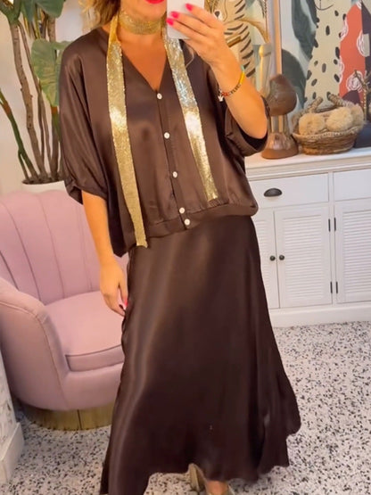Elegant women's dress with V-neck and buttons