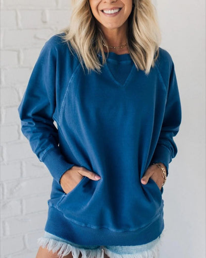 Stylish knitted sweater with pockets