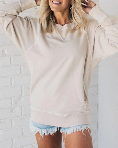 Stylish knitted sweater with pockets