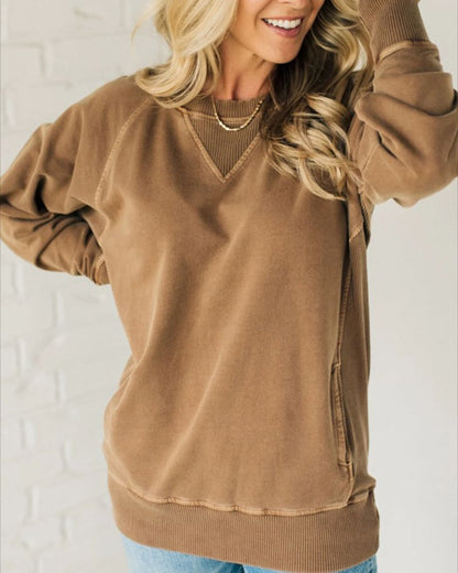 Stylish knitted sweater with pockets