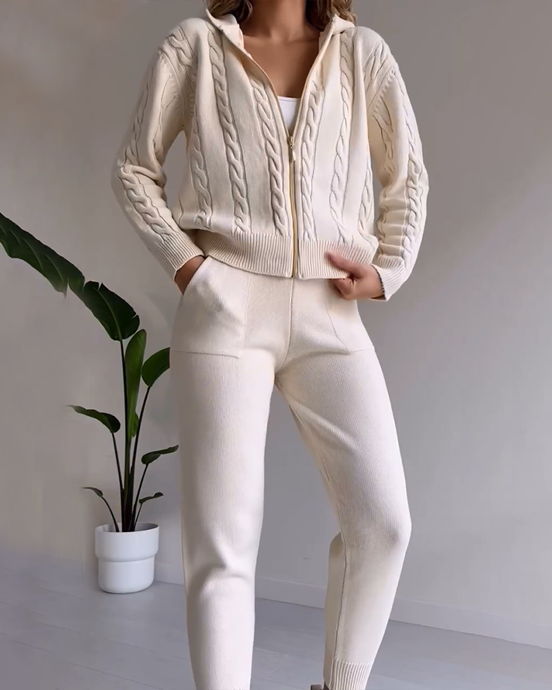 Fashionable Cardigan Set with Twist Design