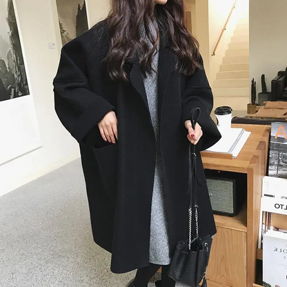 Oversized Wool Coat with Pockets and Comfortable Fit