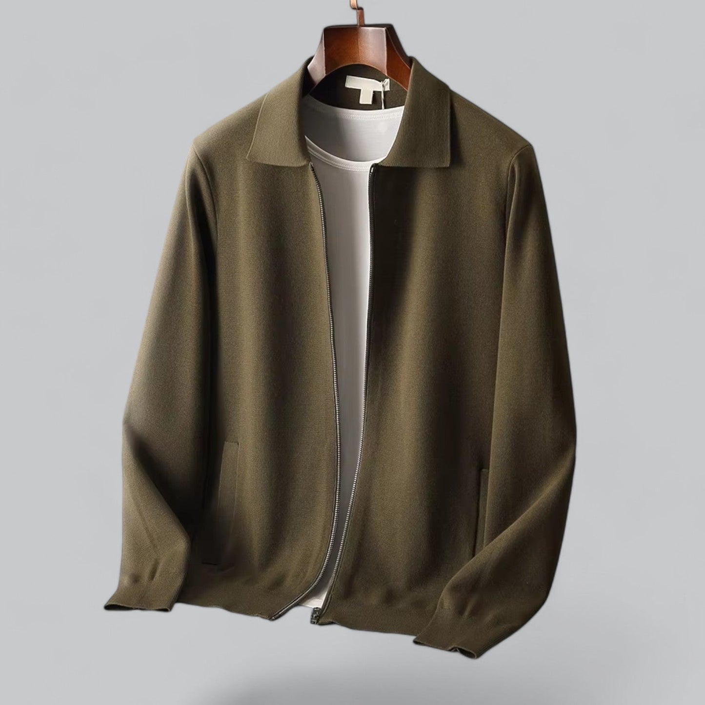 Practical men's jacket with zipper