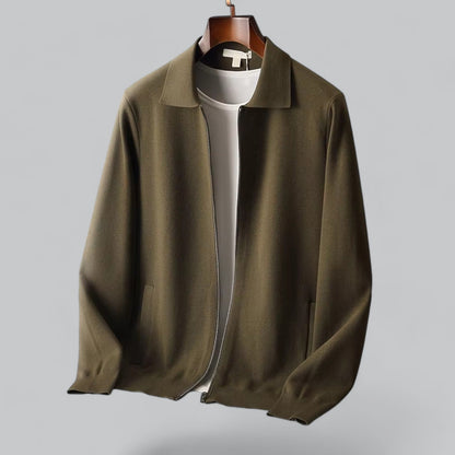 Practical men's jacket with zipper