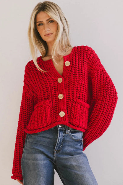 Stilvolle Damenstrickjacke mit Knöpfen und Taschen