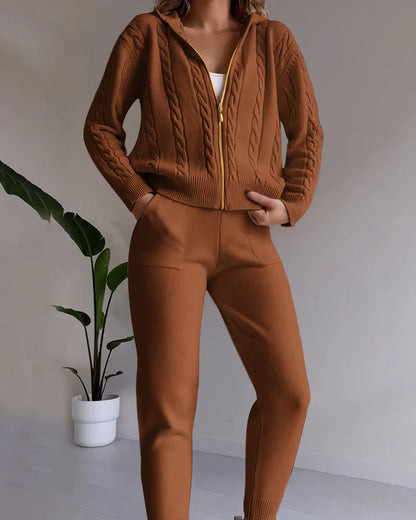 Stylish Cardigan Set with Twist Design and Casual Look