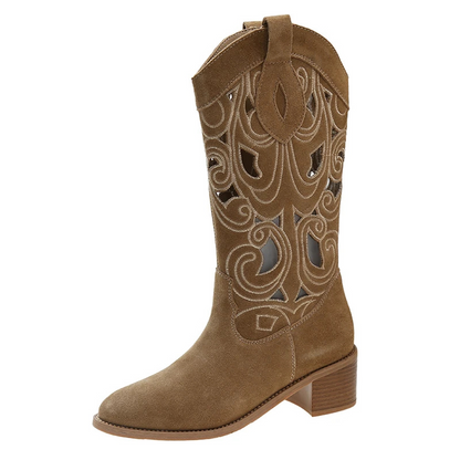 Stylish Western boots made of suede with cutouts