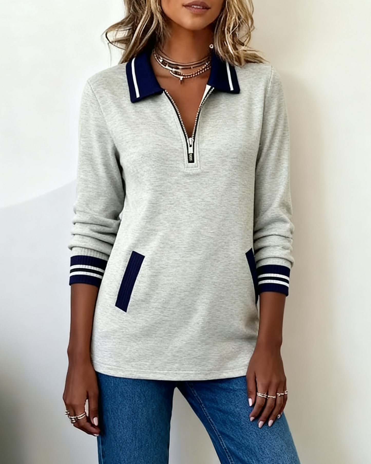 Fashionable Sweatshirt Lapel Closure Color Contrast