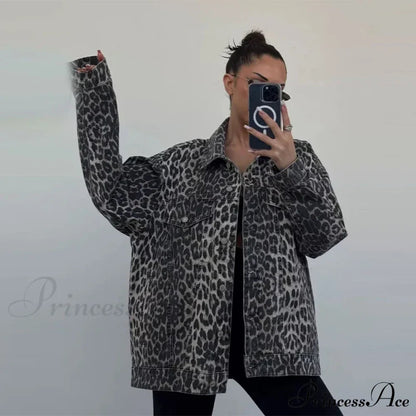 Stylish denim jacket with leopard print