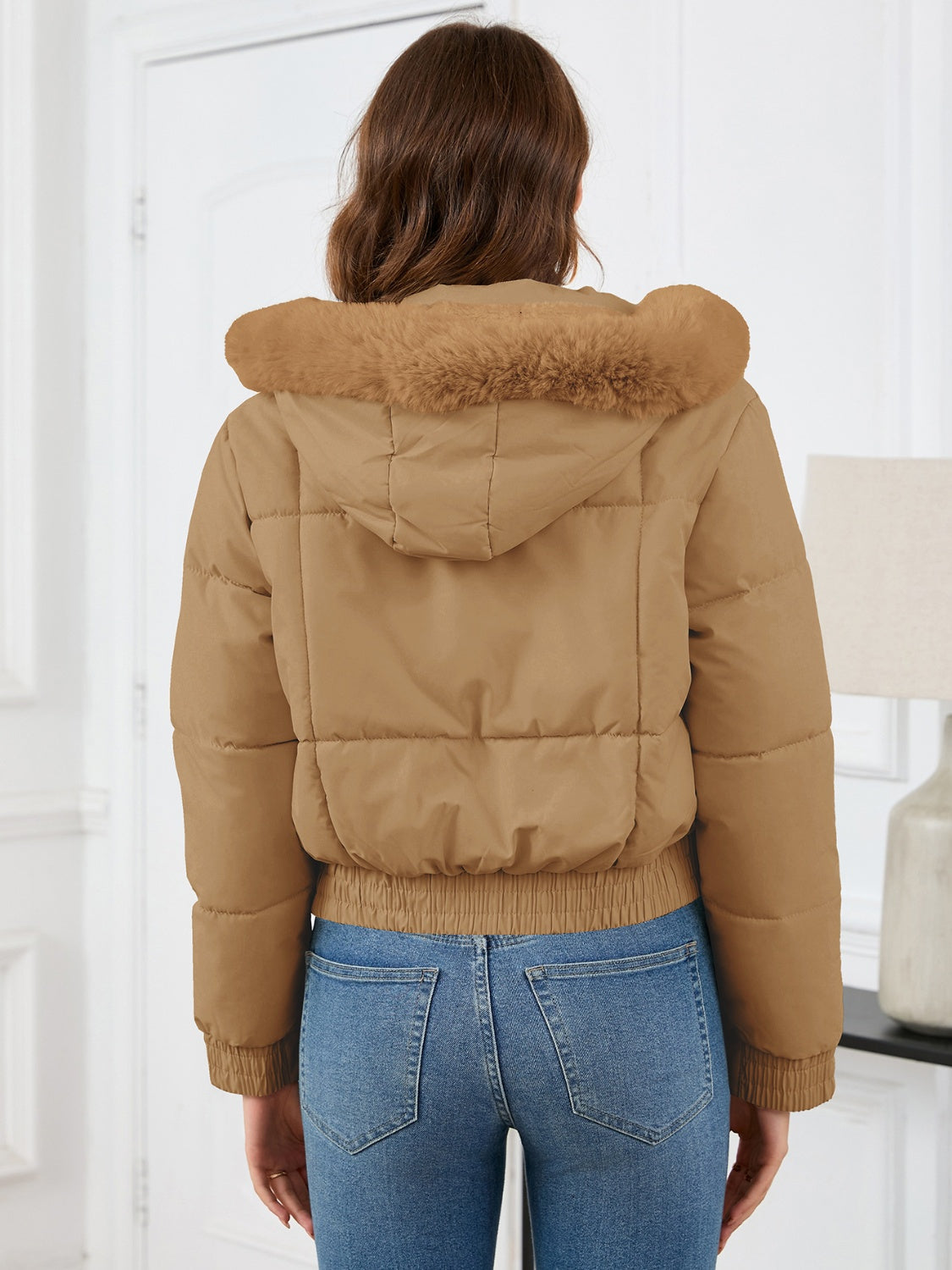 Kuschelige Winterjacke mit Pelzkapuze und Taschen - IdealeKleiden