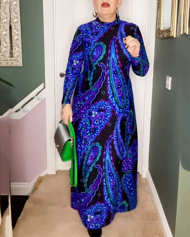 Dress with elegant paisley pattern